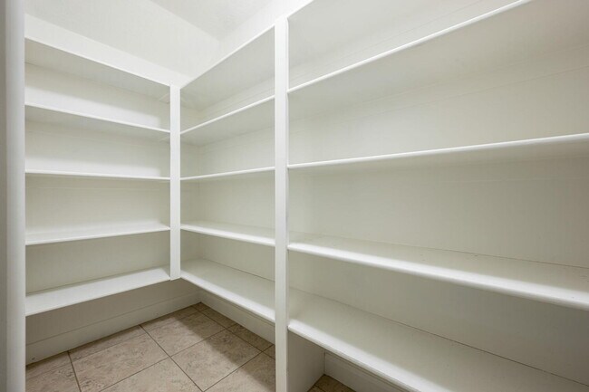 Building Photo - 2735 E Auburn Cir