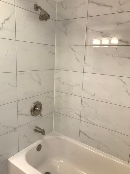 Building Photo - 8022 Oriole Ave