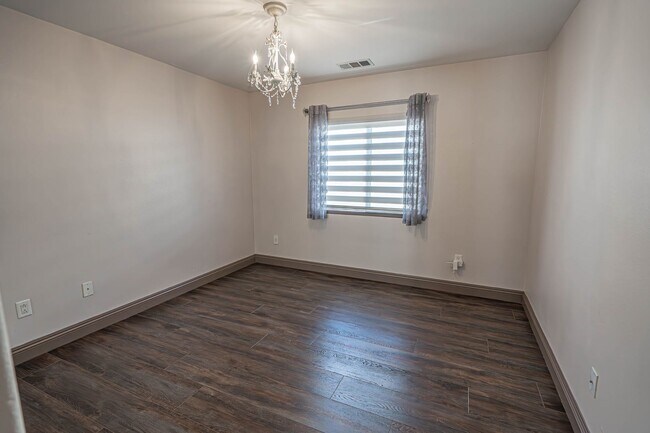 Building Photo - Tesoro Del Valle 4 Bedroom + Loft Home for...