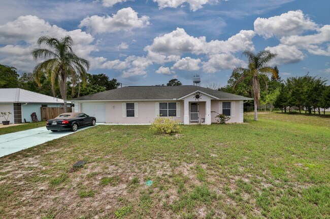 Building Photo - Furnished, Beautifully decorated 3 bedroom...