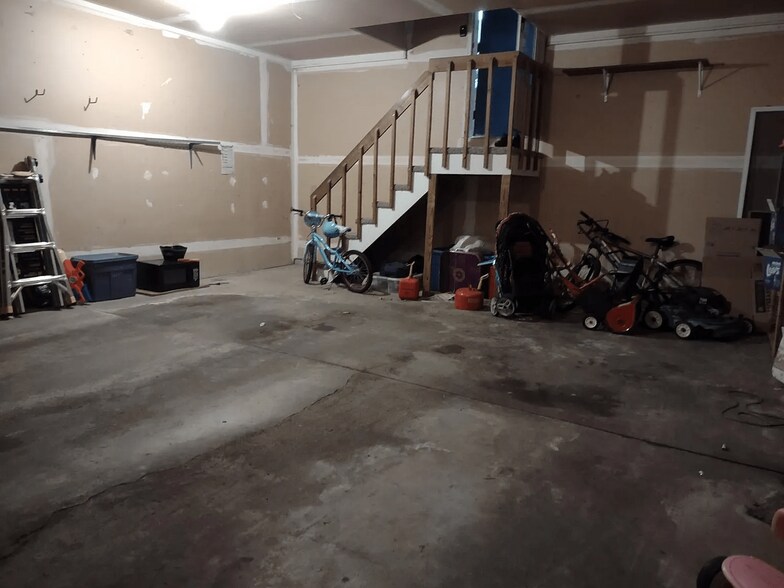 Building Photo - 1057 Clarmar Dr
