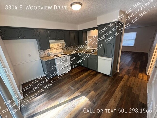 Building Photo - 8304 Woodview Dr N