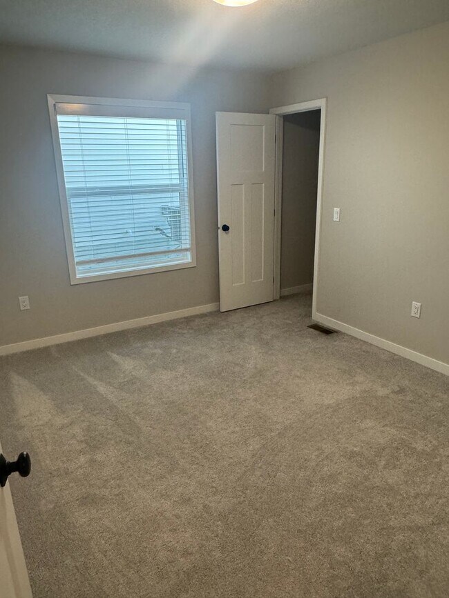 Building Photo - Great single family home!
