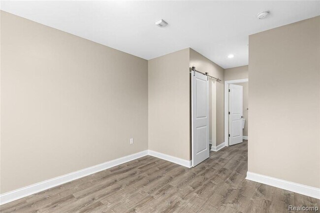 Building Photo - Brand new Rochester apartment close to downtown