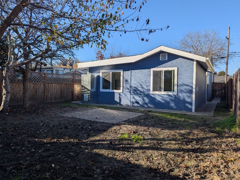 Building Photo - 1068 Billings Blvd