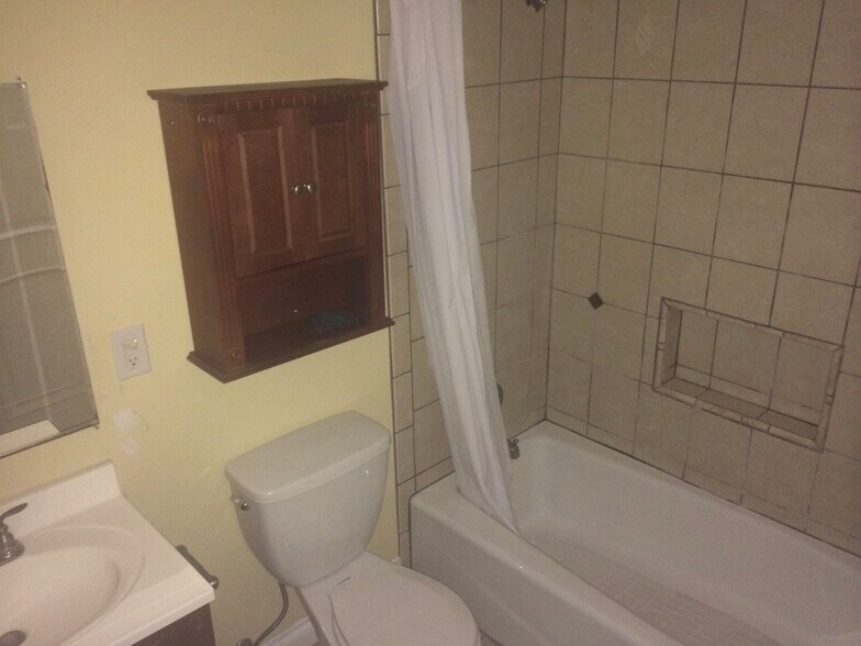 Building Photo - 3818 Newton St