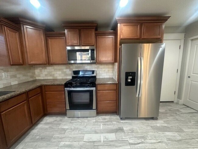 Building Photo - LYONS GATE COMMUNITY, 3PLUS DEN TWO STORY ...