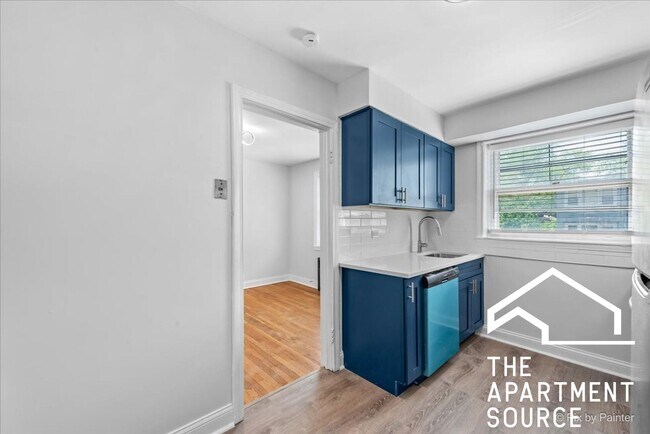 Building Photo - 2731 W Berwyn Ave