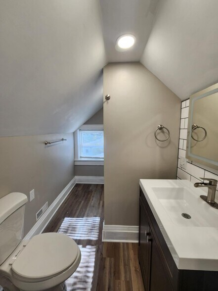 Building Photo - 1301 Buhrer Ave