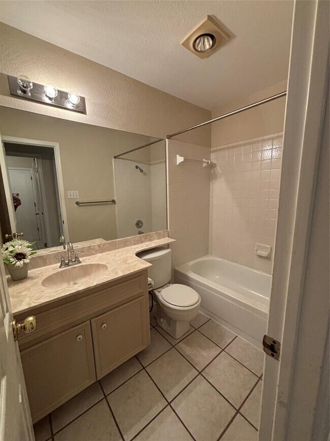 Building Photo - 4500 Abelia Dr