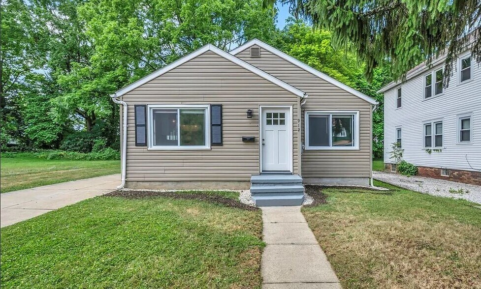 Primary Photo - 912 Peckham St