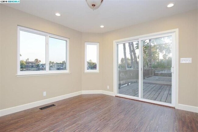 Building Photo - 1345 Shell Ct