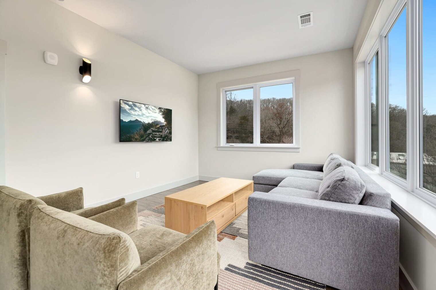 Building Photo - 10 Riordan Rd