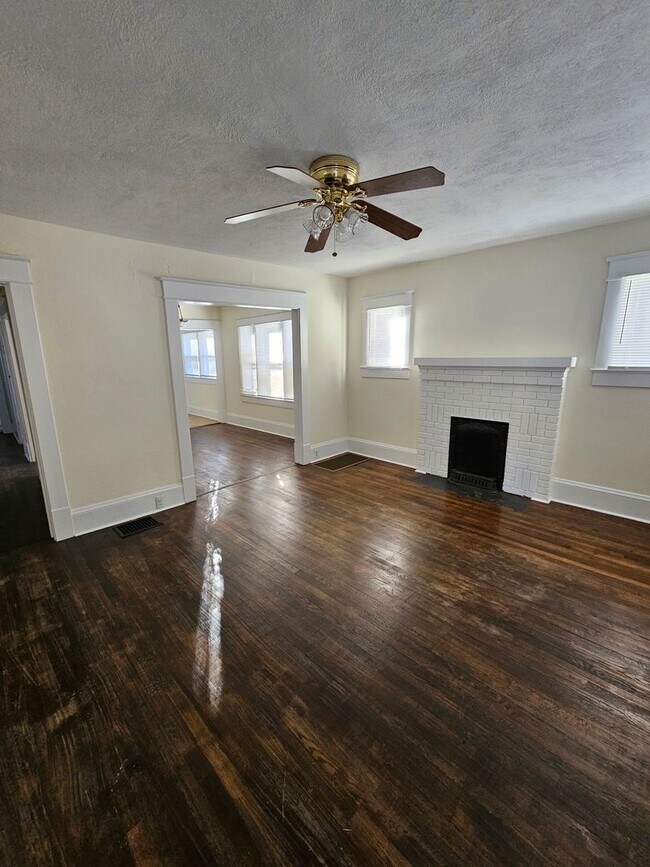Building Photo - 1012 Holton Pl