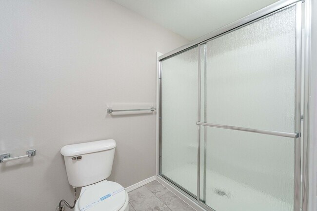 Building Photo - Recently Updated 3 Bedroom 2.5 Bath Duplex - Located in Convenient Hazel Dell Neighborhood