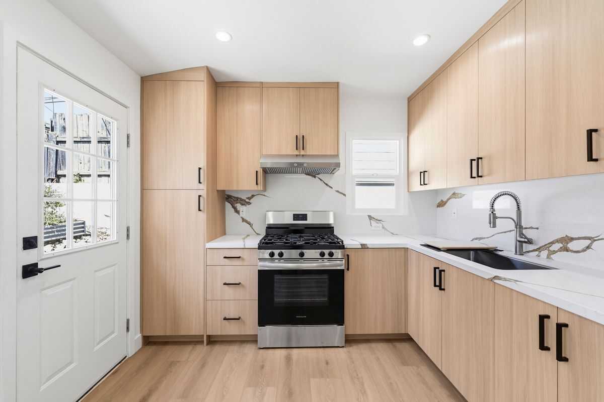 Building Photo - 2819 Sycamore Ave