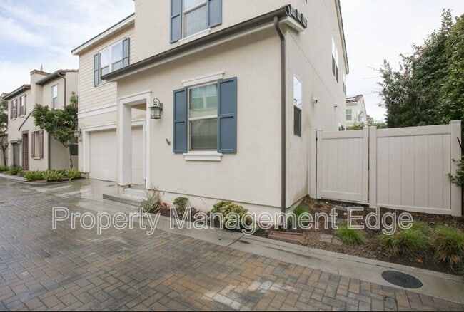 Building Photo - 662 Gemstone Dr