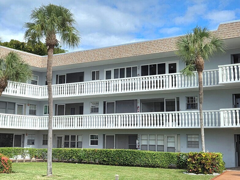 Front of the apartment - 1971 SE 5th Ct