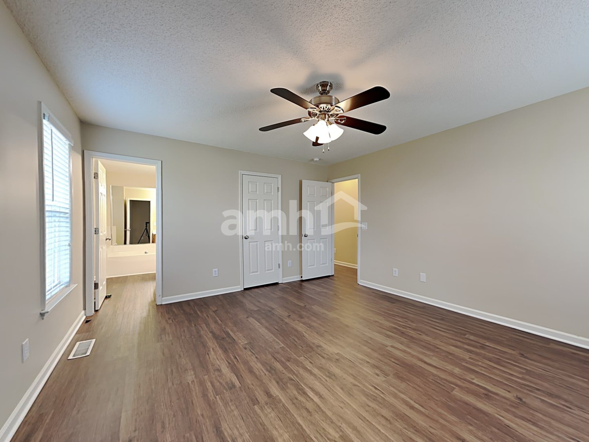 Building Photo - 5525 Bridgegate Dr