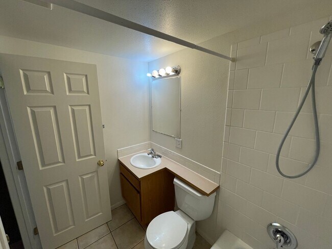 Building Photo - Great Updated Rancher