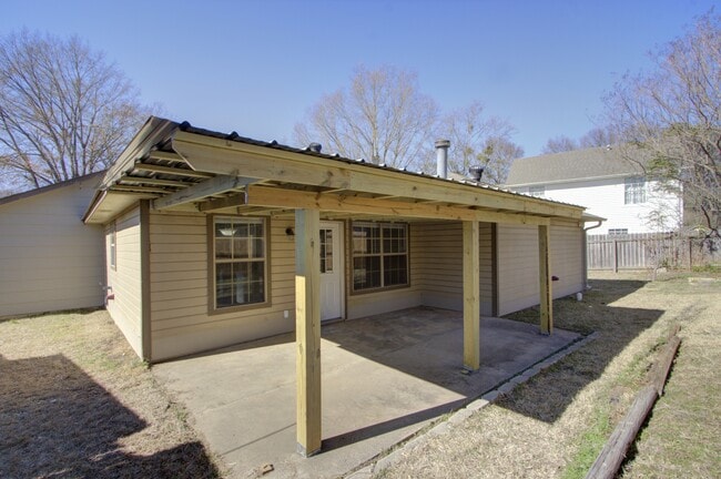 Building Photo - 118 Val Verde Trail