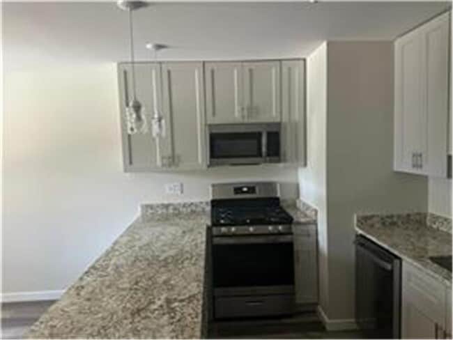 Building Photo - 468 Thomas Ave W