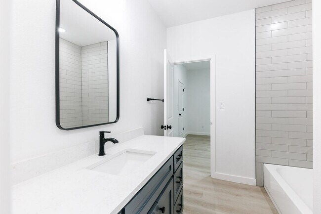 Building Photo - 1704 Elkhart Ave