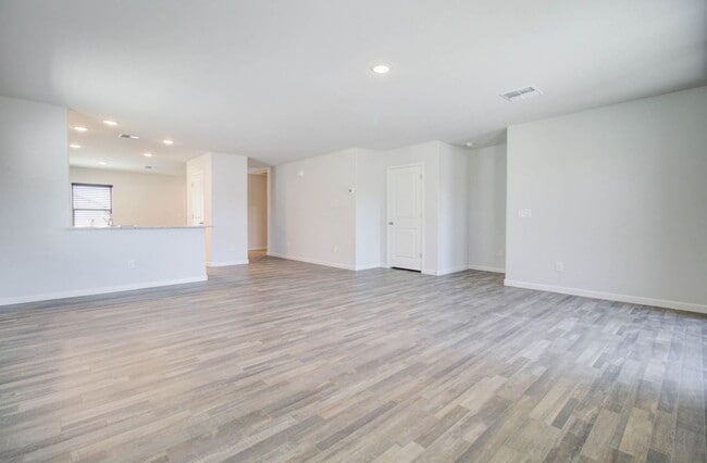 Building Photo - 2028 E Velvet Pl