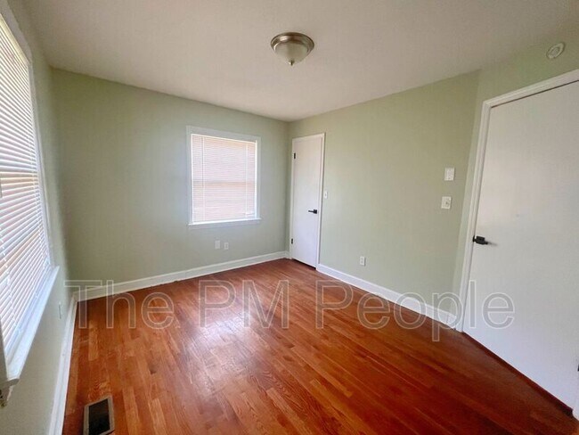 Building Photo - 34 Fleetwood Dr