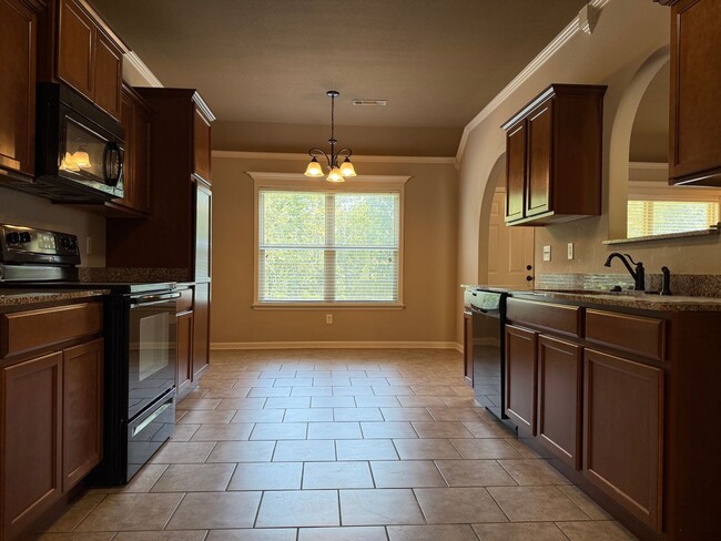 Building Photo - 15229 Skyline Dr