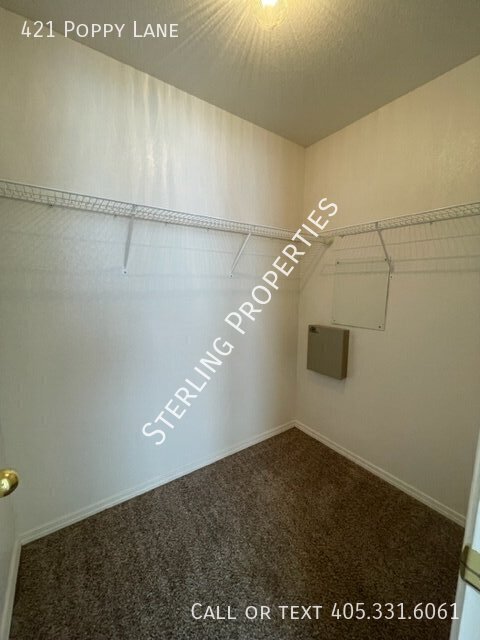 Building Photo - 421 Poppy Ln