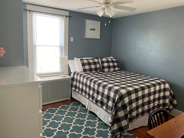 Building Photo - 41 Church St