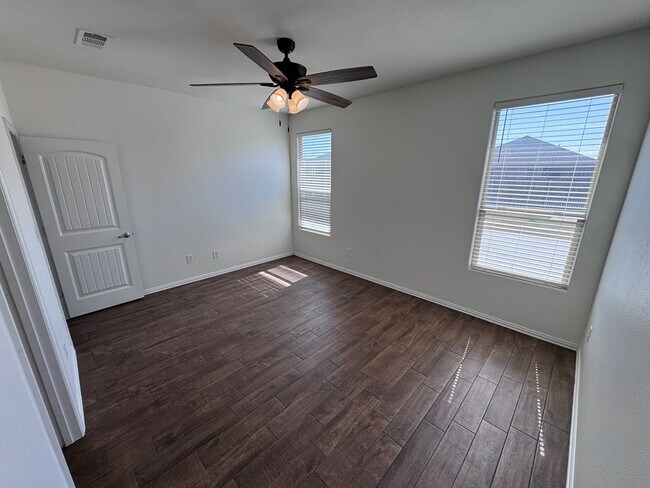 Building Photo - 1710 Wrigley Dr