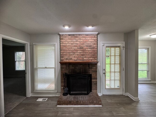 Building Photo - Single Family Home in Clarksville