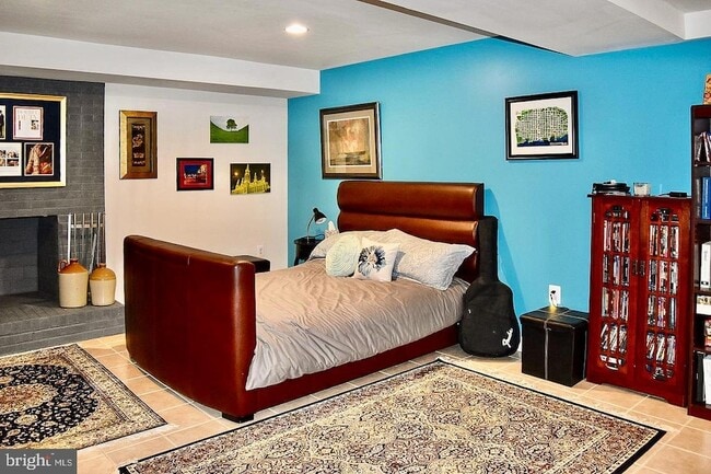 Building Photo - 2235 Abbotsford Dr