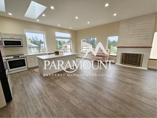 Building Photo - Gorgeous 3 Bedroom in Silverdale!