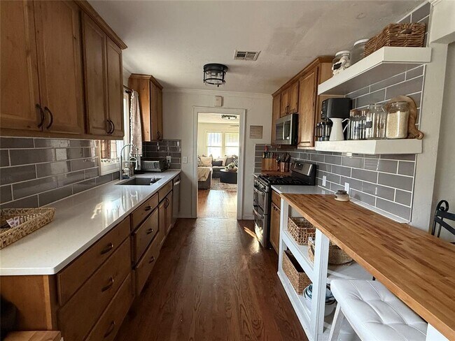 Building Photo - 4900 N College Ave