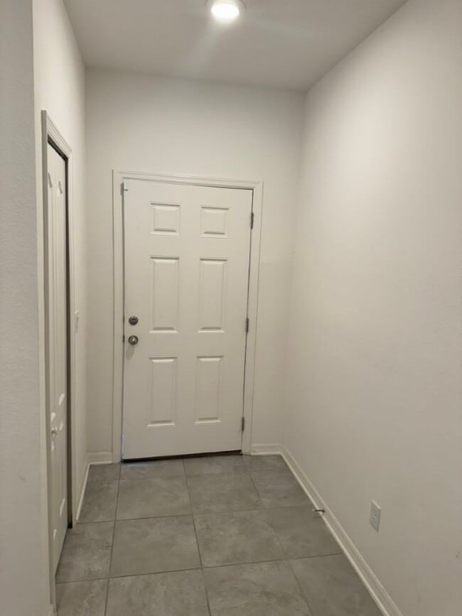 Building Photo - Home For Rent
