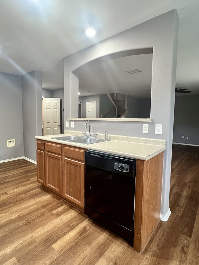 Building Photo - 9411 Rainbow Creek