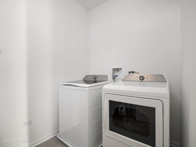 Building Photo - 1080 Bogart St