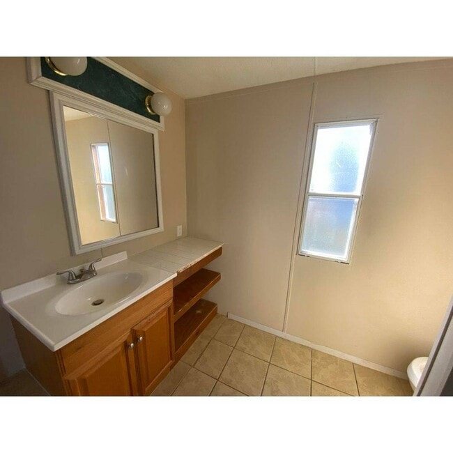 Building Photo - 2301 Parrott Dr