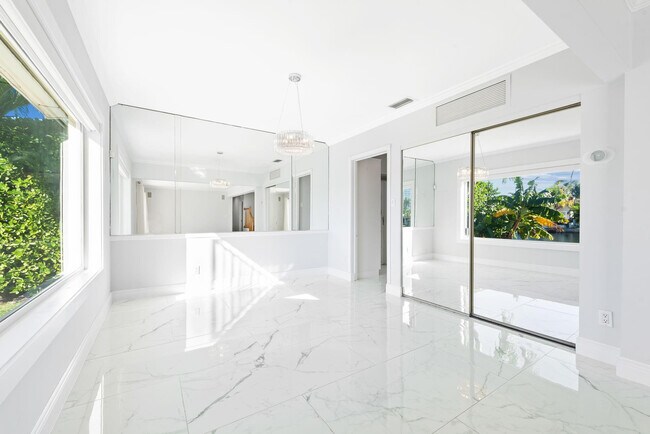 Building Photo - 2612 Marion Dr