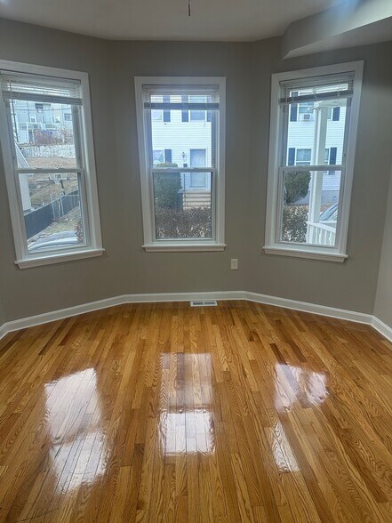 Building Photo - 68 Bellevue St