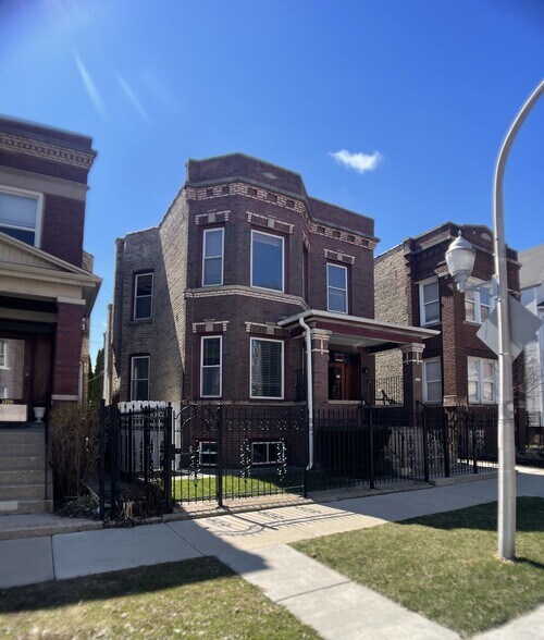 Building Photo - 3721 W Belden Ave