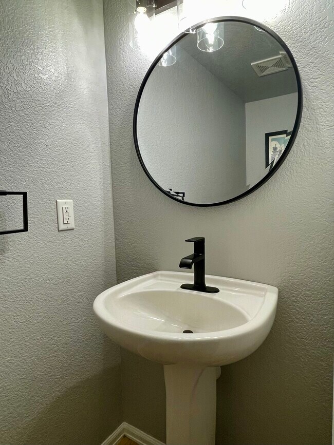 Building Photo - 5614 Blue Mountain Cir