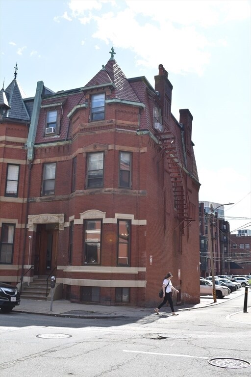 Building Photo - 31 Fairfield St