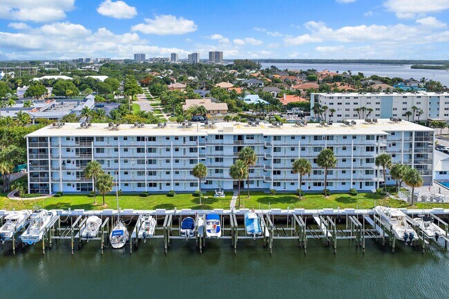 Building Photo - 108 Paradise Harbour Blvd