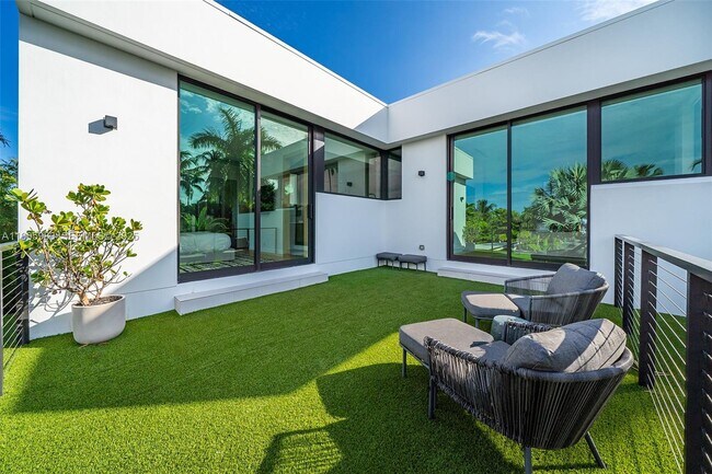 Building Photo - 4585 Nautilus Dr