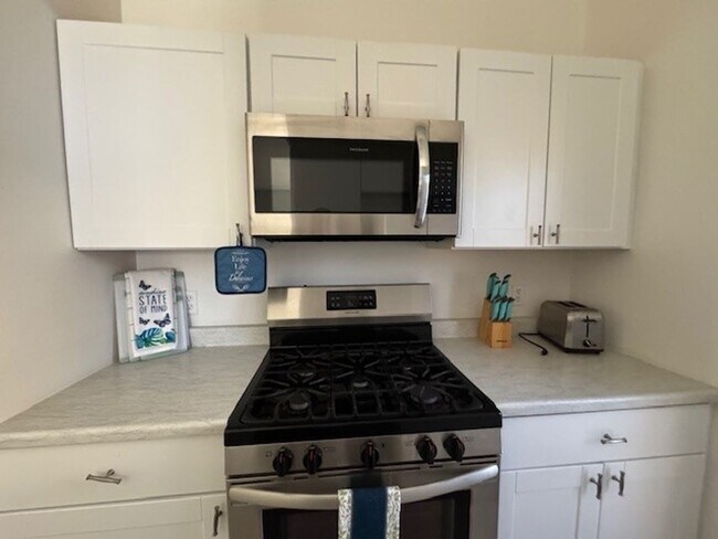 Building Photo - Pool Home with 3Bedrooms +Bonus Room Bullhead Parkway-Desert Foothills Estates- Can Be "Furnished...