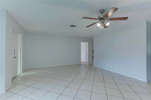 Building Photo - 2101 Utica Dr